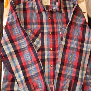 Long sleeve buttoned down Levi’s shirt
